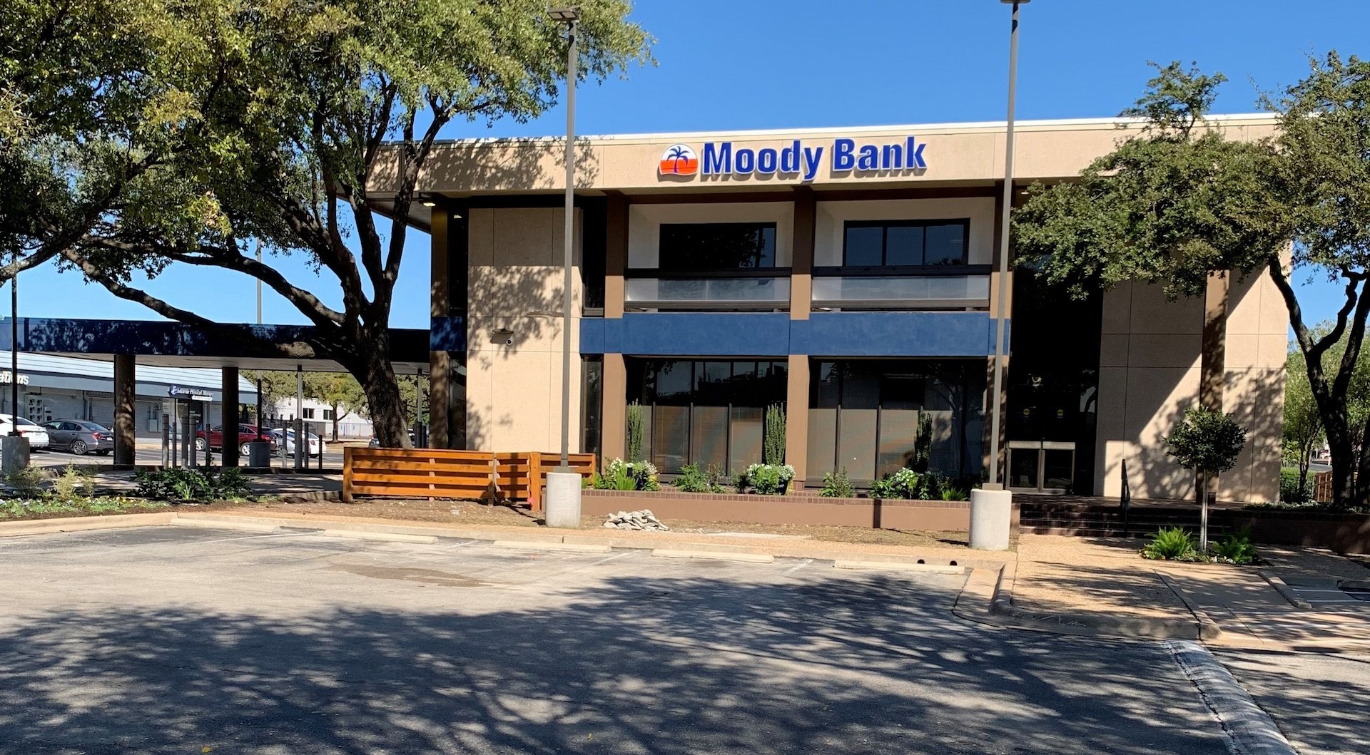 Moody Bank Announces Opening of New Austin Location with Ribbon Cutting Ceremony.